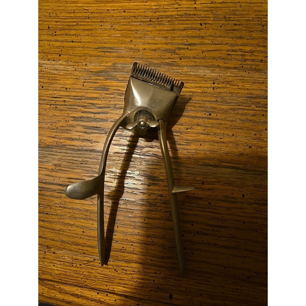 vintage John Oster Model 105 manual hair clipper